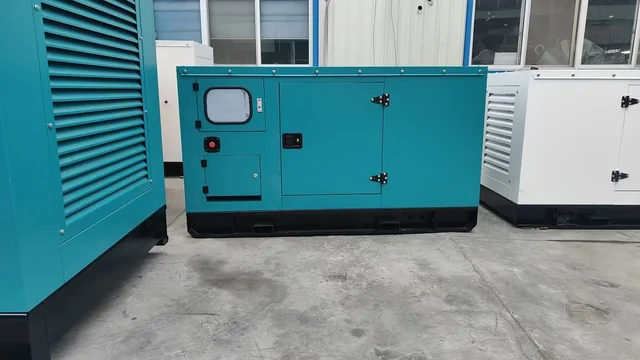Generador con gabinete turquesa en un taller